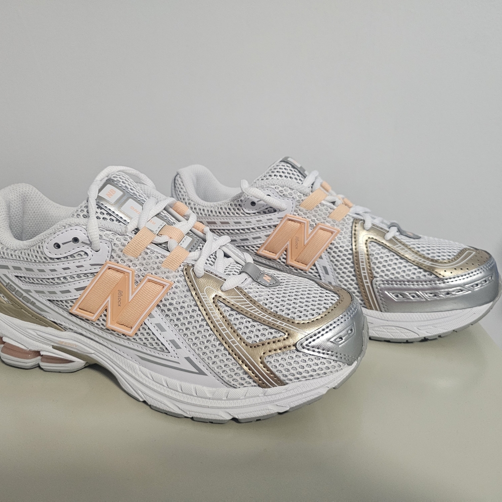 New Balance Women's White and Silver Sneakers